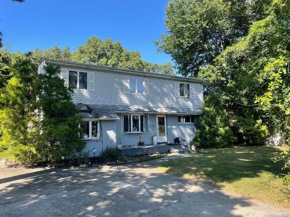 5 W Belmont Street, Bay Shore, NY 11706