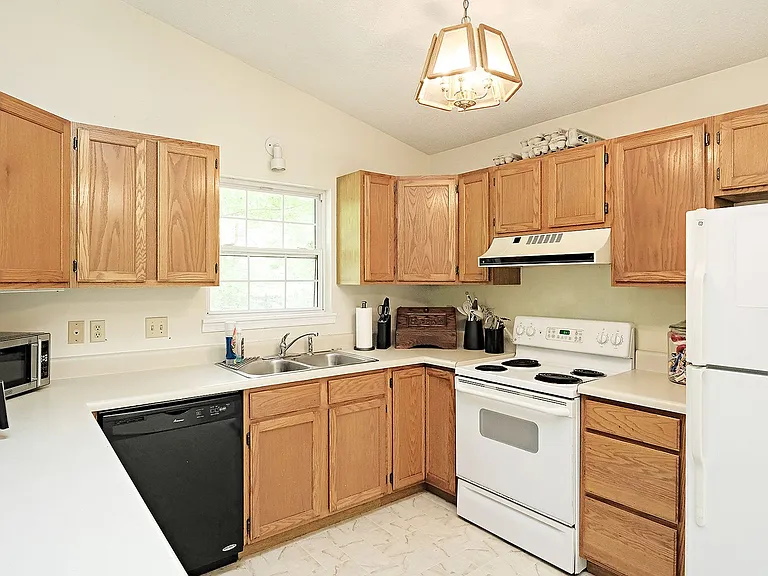 26 Begum Rd — Photo 4