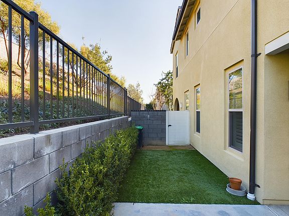 3rd image of 108 Alienta Ln