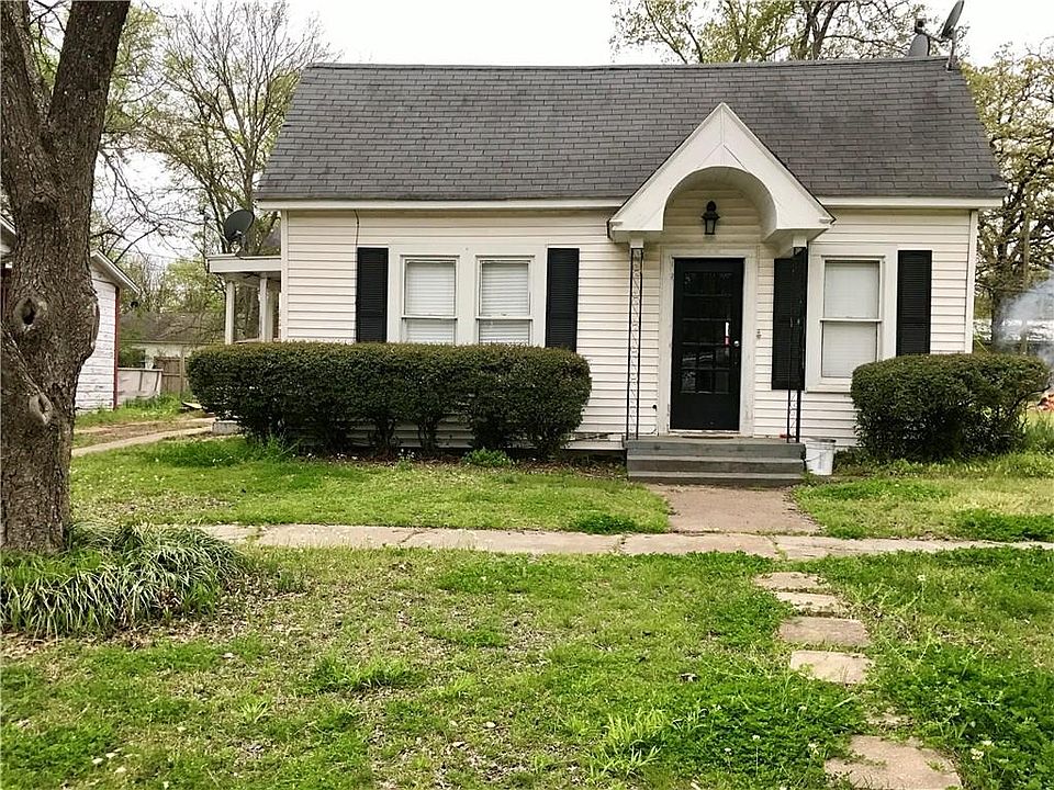 1st image of 615 N Green St
