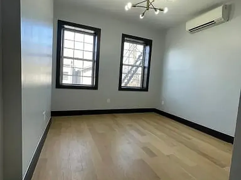 50 Jordan Ave — Photo 5