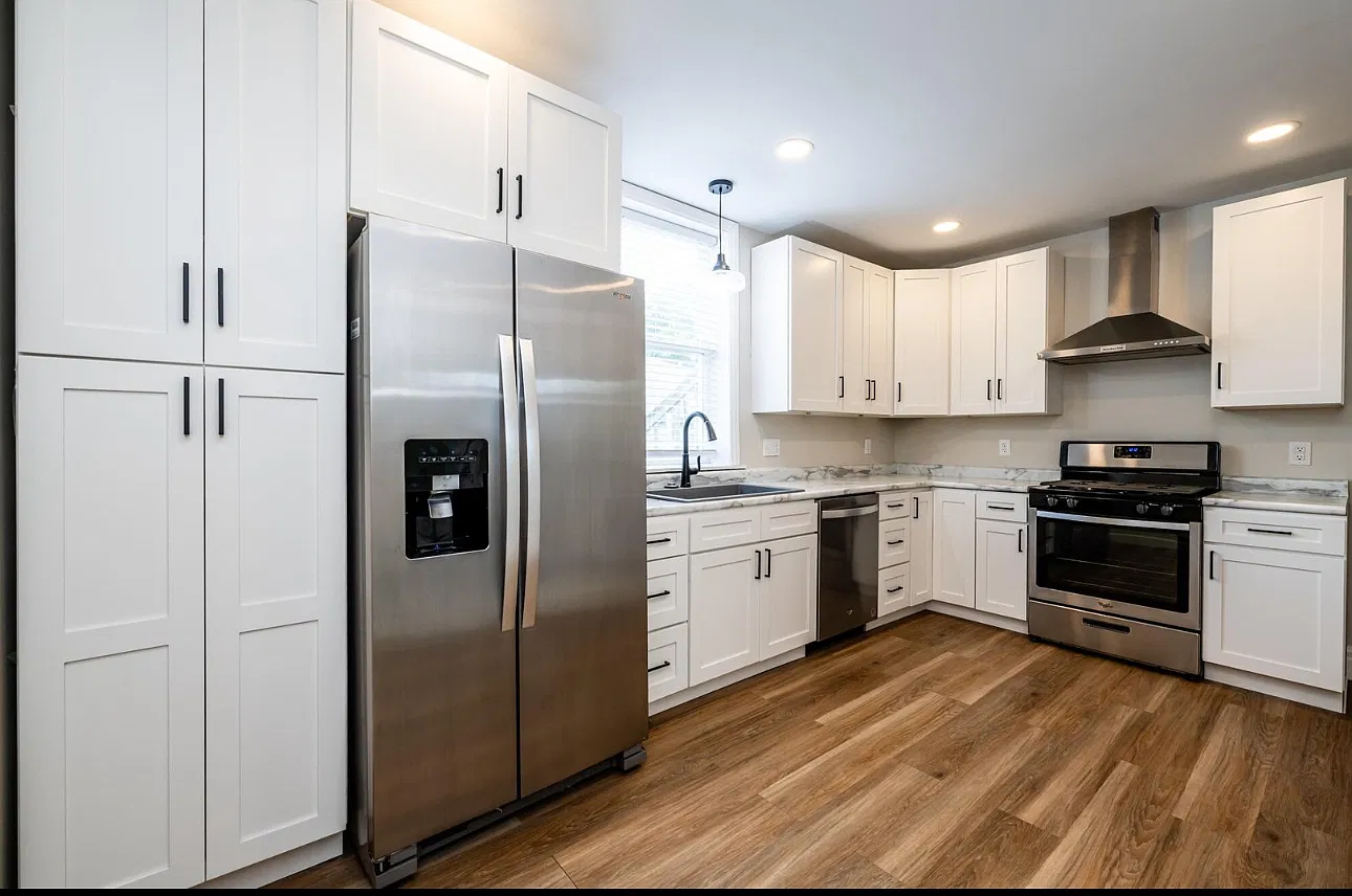 3 bed, 1000 sqft, $1,998 — Photo 2