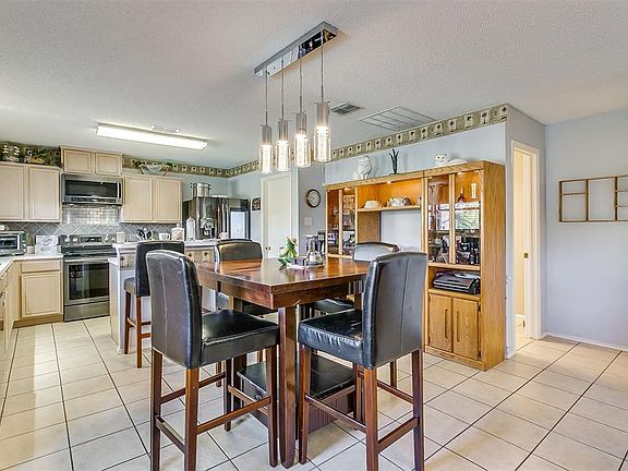 4th image of 5510 Londonderry Ct