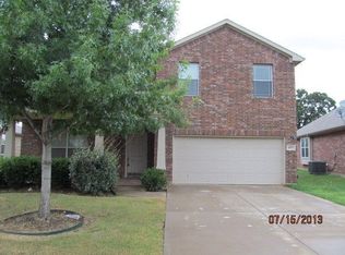 493 Grayson Ln, Lake Dallas, TX 75065