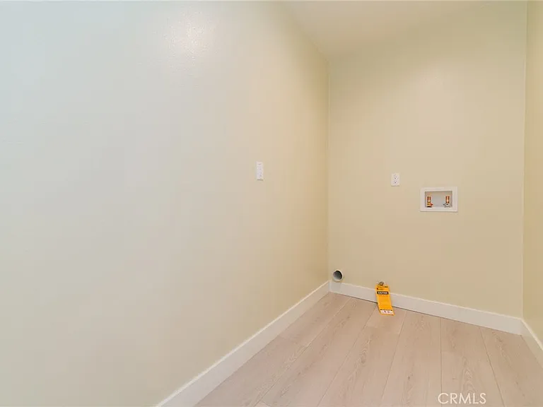642 W Grand Ave — Photo 21