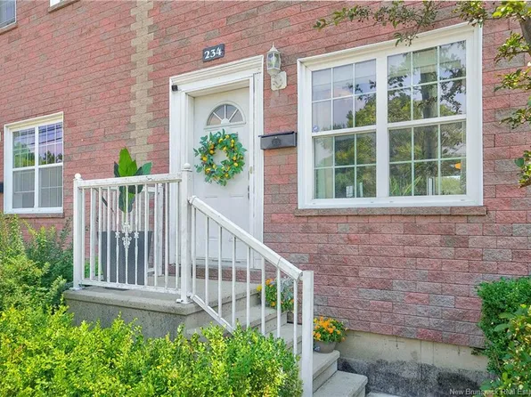 234 Duke St, Saint John, NB E2M 1T7