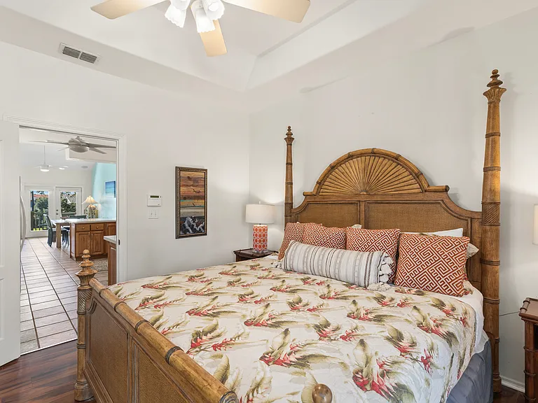 124 E Acapulco St #B — Photo 17