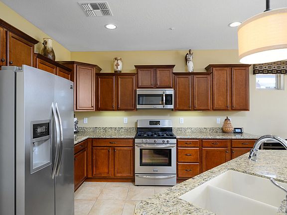 Staggered Cabinets & Stainless