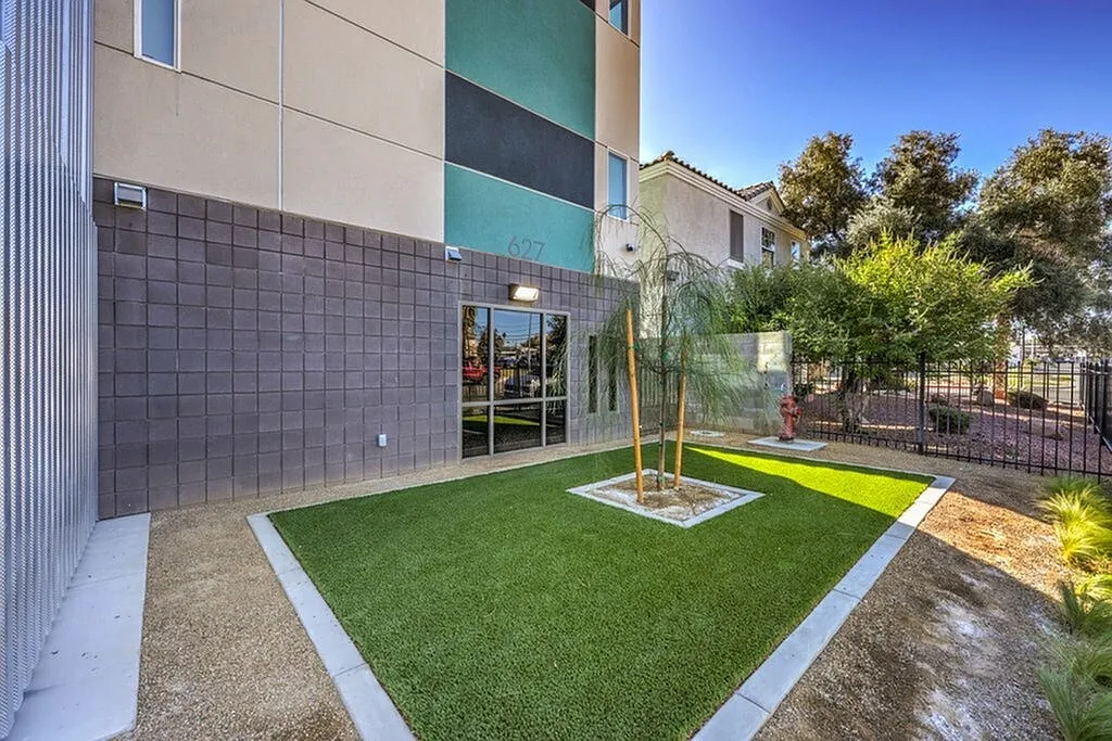 Beaumont Luxury Living — Photo 4