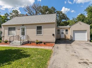 4060 Johnson Ave NW, Cedar Rapids, IA 52405