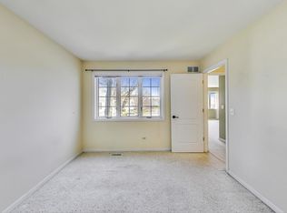 698 Monroe Dr, Lindenhurst, IL 60046