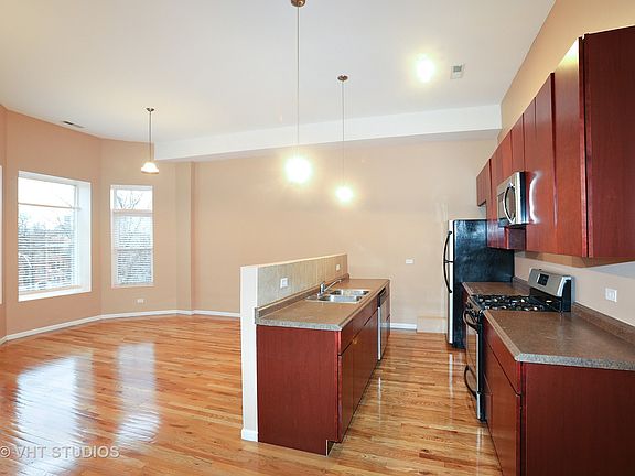 2nd image of 3549 S King Dr APT 3
