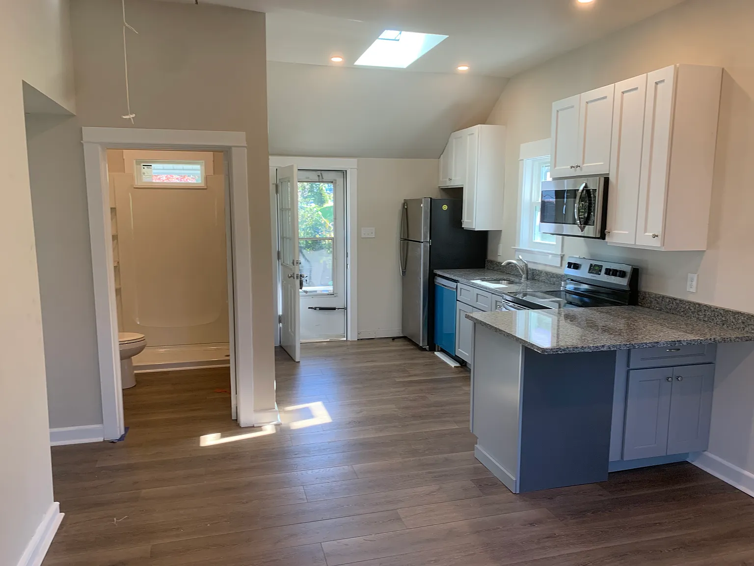 2 bed, 650 sqft, $1,800 — Photo 3
