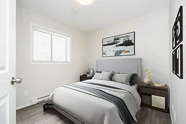 585 Ballantrae Dr — Photo 150