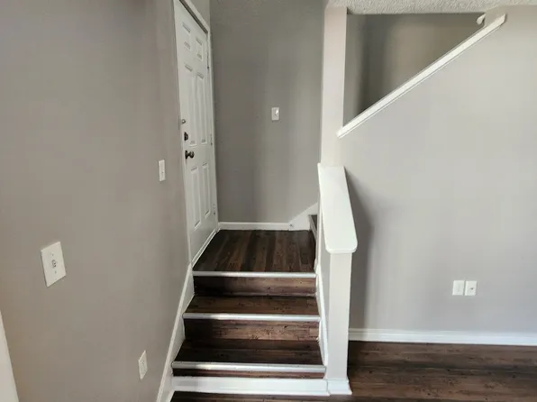 Country View Apartments