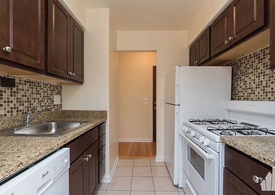 1st image of 5820-306 N Sheridan Rd #502