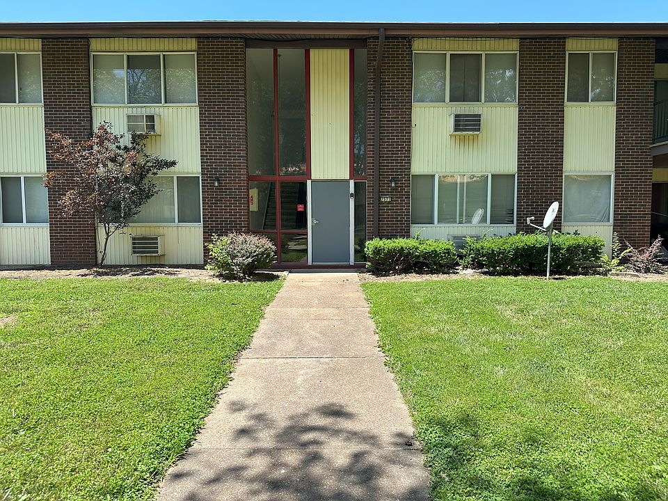 Welcome to 7571F Hazelcrest Dr with secured front entry