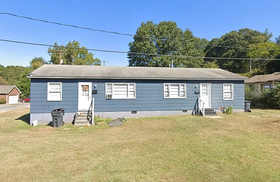 402 E Webb St #404