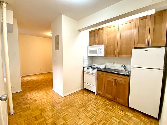 2nd image of 515 E 78th St APT 1A