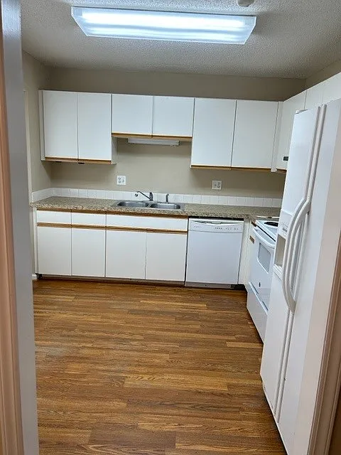2 bed, 2.5 bath, 1104 sqft, $1,325 — Photo 3