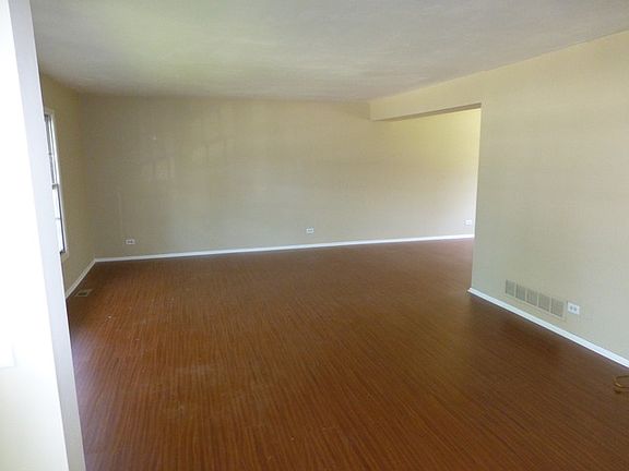 3rd image of 311 W Kingsbury Dr