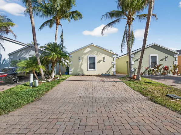 3125 Shelby Way, Palm Springs, FL 33461