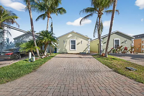 3125 Shelby Way Photo 1