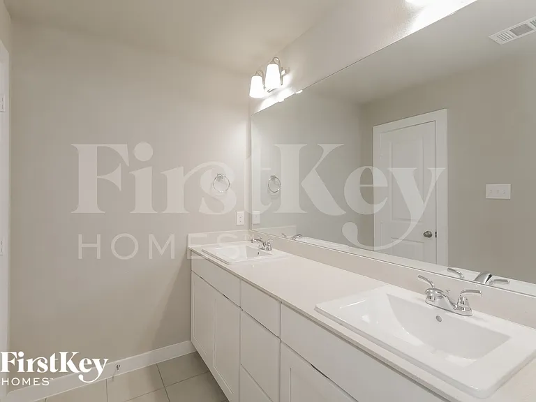 340 Niki Dr — Photo 9