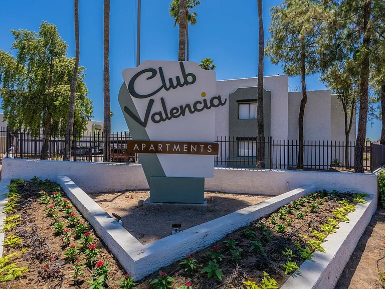 Club Valencia Luxury Apartments — Photo 30
