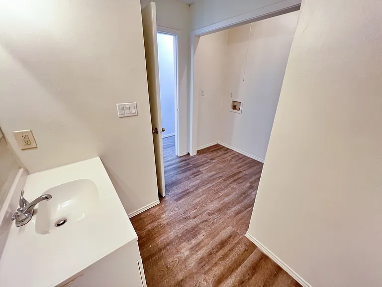 902 Scurry St #F — Photo 8