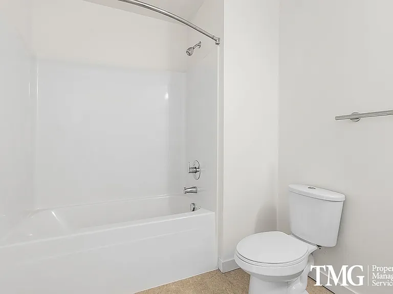 11 Marche Apartments — Photo 34