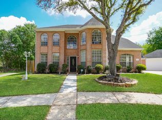 12051 Natural Bridges Ln, Sugar Land, TX 77498