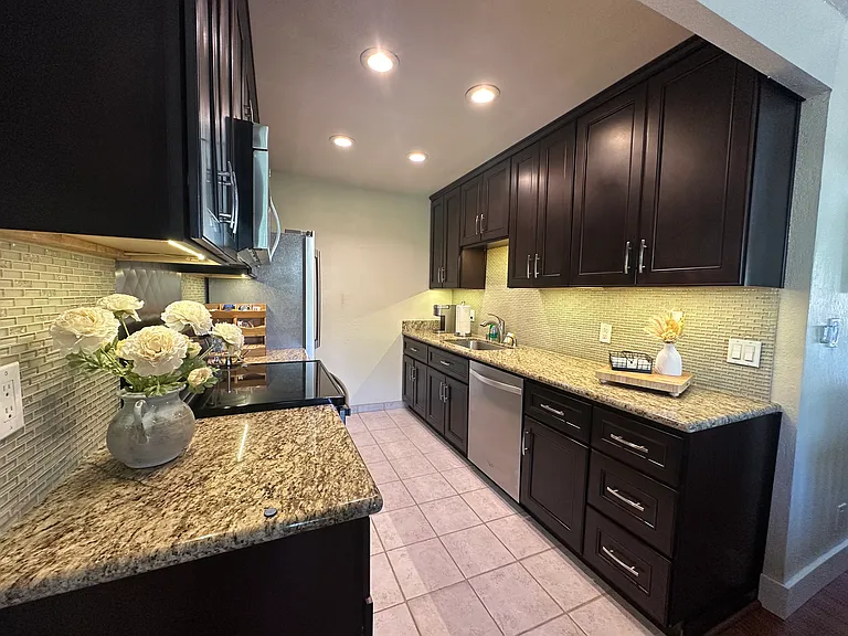 1375 Hull Ln — Photo 6
