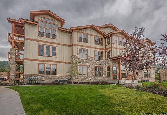 3rd image of 1288 Deer Park Cir #203