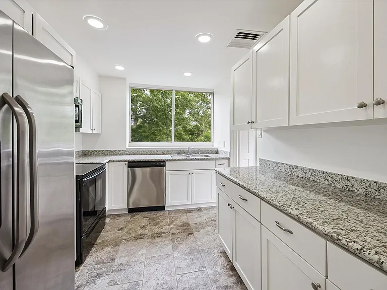 49 Briar Hollow Ln #101 — Photo 7