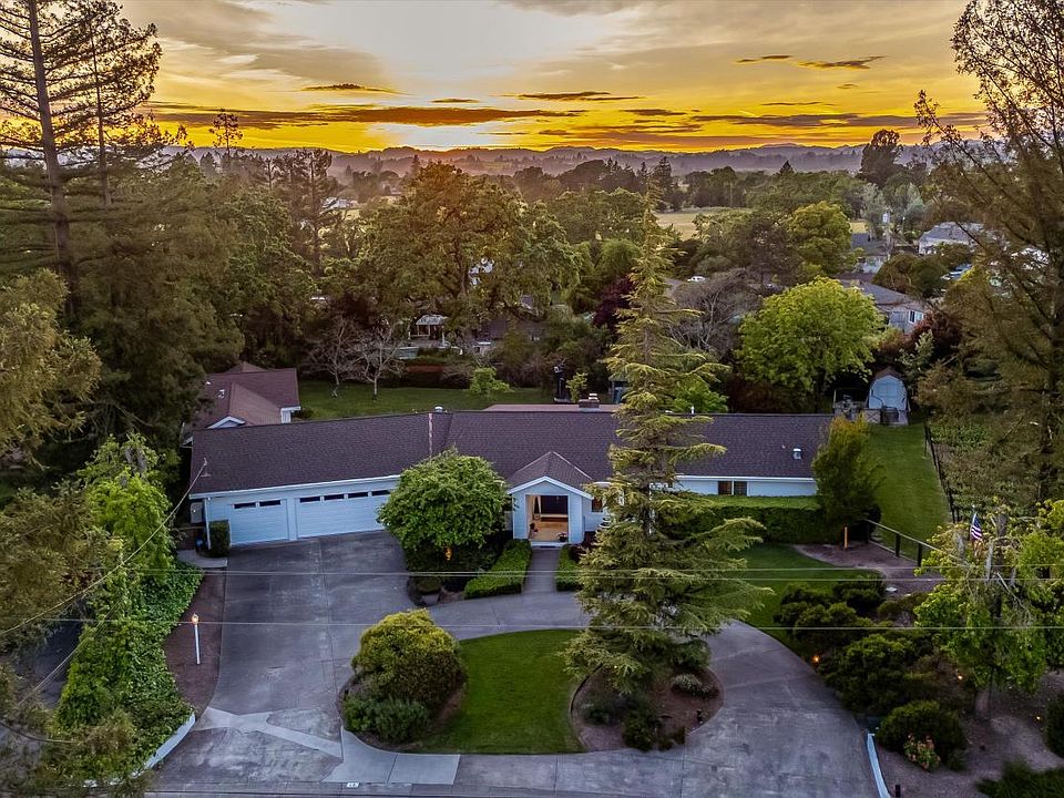 1st image of 10 Oak Tree Drive