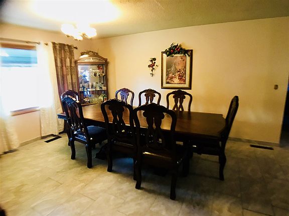 4th image of 1810 Manor Dr