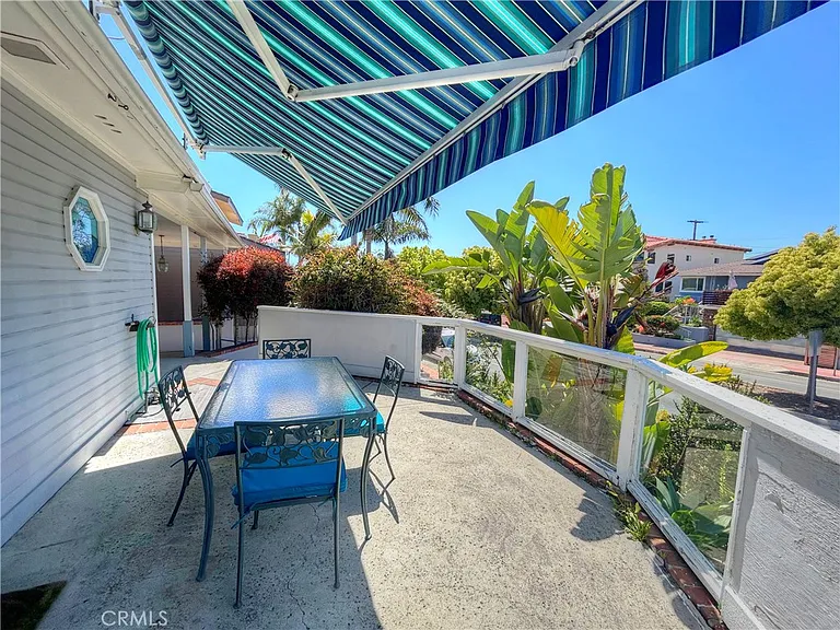 123 W Avenida Valencia — Photo 31