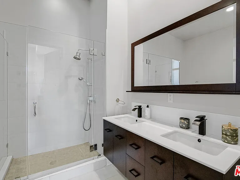118 S Kenwood St #102 — Photo 14
