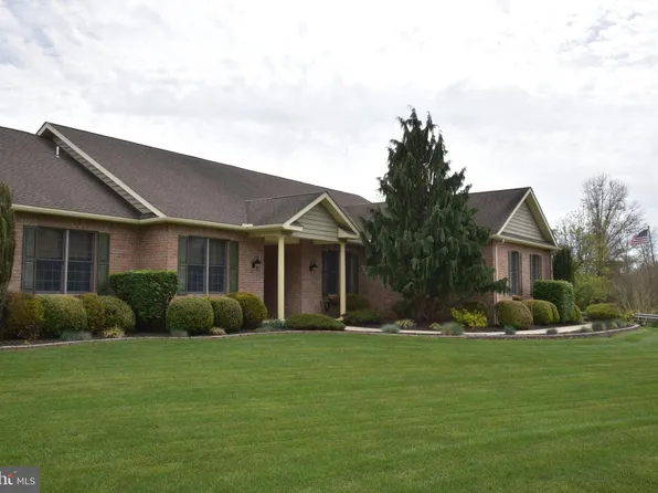 1084 Old School Rd, Quakertown, PA 18951