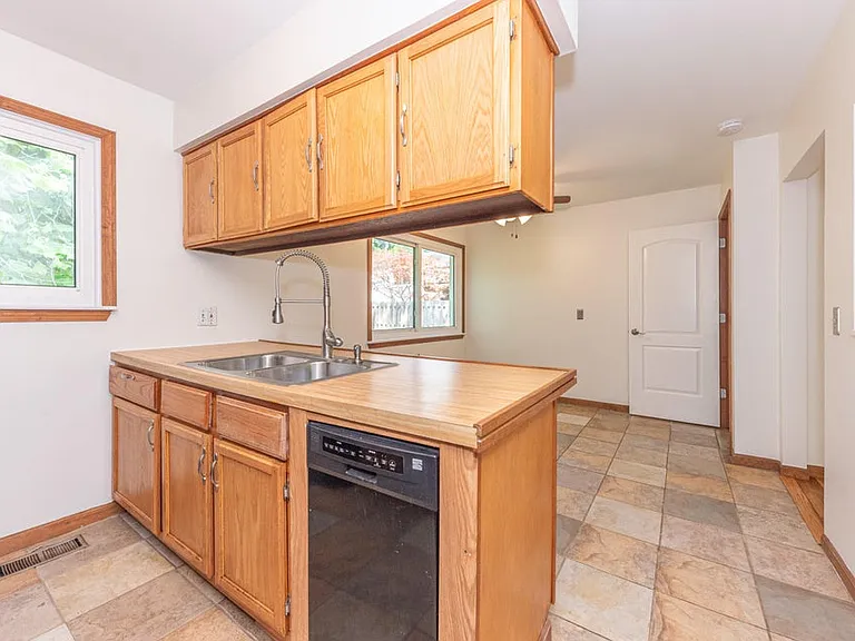 603 Manor Dr — Photo 15