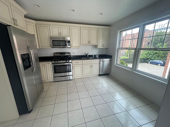 5th image of 39 Cowles Ave #1A