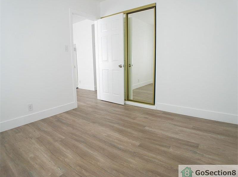 2nd image of 10974 S Figueroa St APT 5