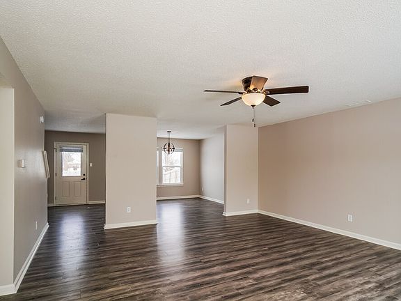 4th image of 9058 Bayview Cir