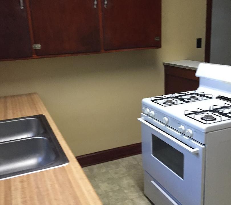 2nd image of 520 Wisdom St