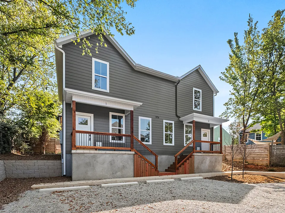 576 Willow Ave #1