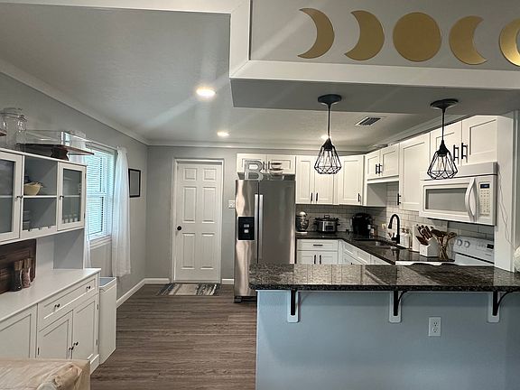 A view of the kitchen