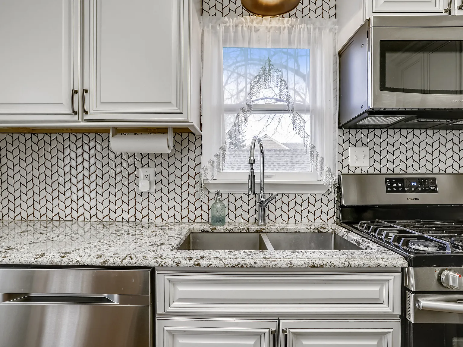 3 bed, 3.5 bath, 1496 sqft, $4,700 — Photo 4