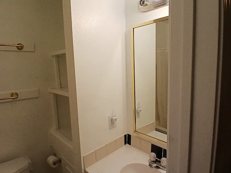 1027 E 45th St #U2 — Photo 8