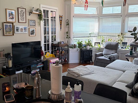 2nd image of 368 Linwood Ave #2